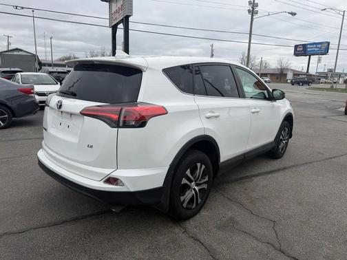 Super White 2018 Toyota RAV4 LE