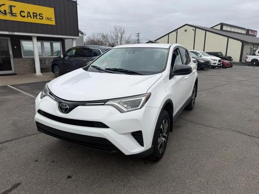 Super White 2018 Toyota RAV4 LE
