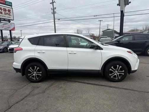 Super White 2018 Toyota RAV4 LE