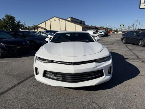 Summit White 2017 Chevrolet Camaro 1LT