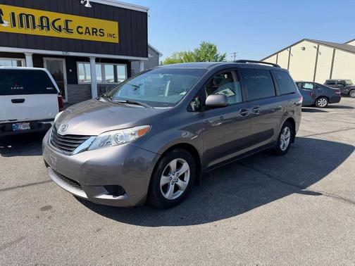 Predawn Gray Mica 2014 Toyota Sienna LE