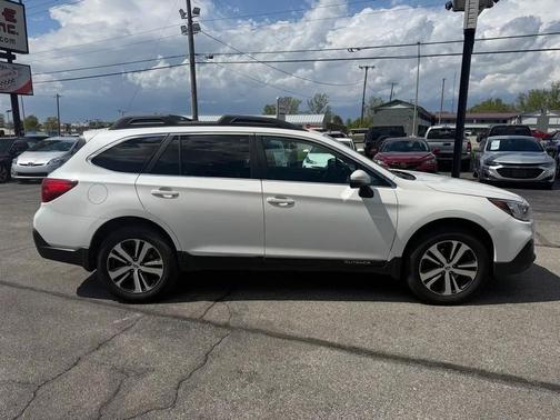 Pearl White 2018 Subaru Outback 2.5i Limited