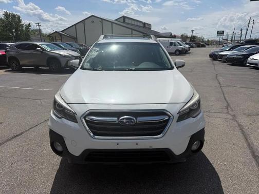 Pearl White 2018 Subaru Outback 2.5i Limited