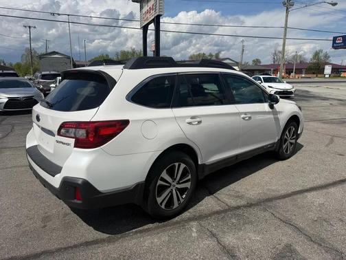 Pearl White 2018 Subaru Outback 2.5i Limited