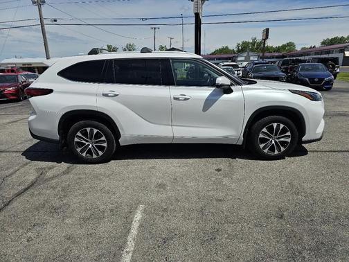 Wind Chill Pearl 2022 Toyota Highlander XLE