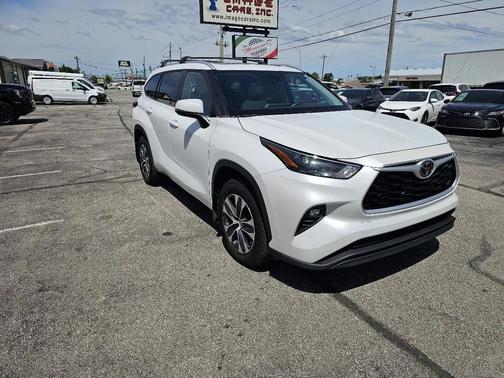 Wind Chill Pearl 2022 Toyota Highlander XLE