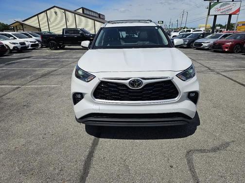 Wind Chill Pearl 2022 Toyota Highlander XLE