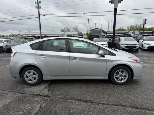 Classic Silver Metallic 2011 Toyota Prius III