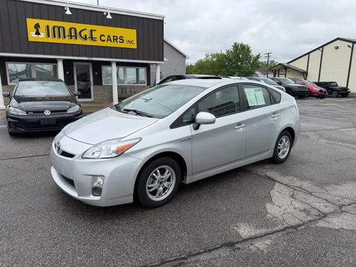 Classic Silver Metallic 2011 Toyota Prius III