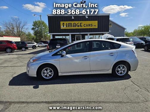Classic Silver Metallic 2011 Toyota Prius III