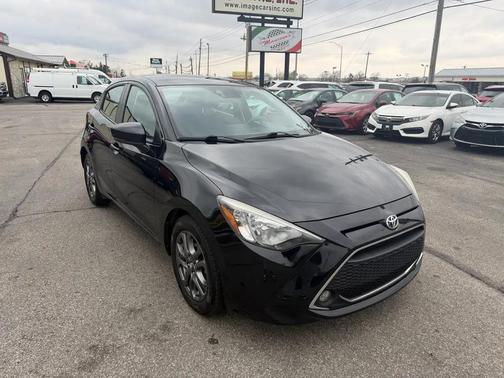 2020 Toyota Yaris Sedan XLE
