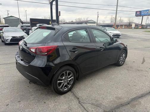 2020 Toyota Yaris Sedan XLE