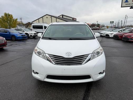 2014 Toyota Sienna XLE