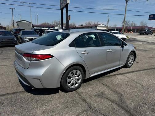 Classic Silver Metallic 2021 Toyota Corolla LE