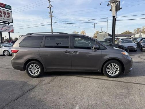 Predawn Gray Mica 2015 Toyota Sienna XLE Premium