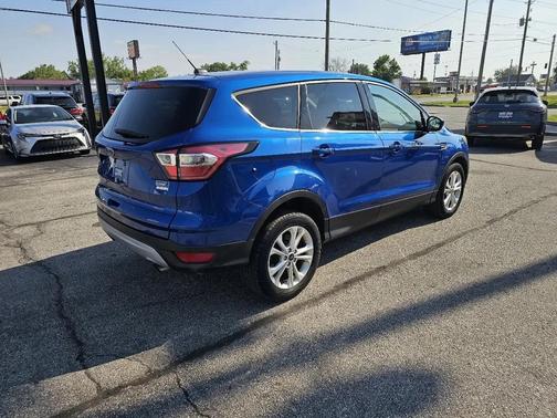 Lightning Blue Metallic 2017 Ford Escape SE