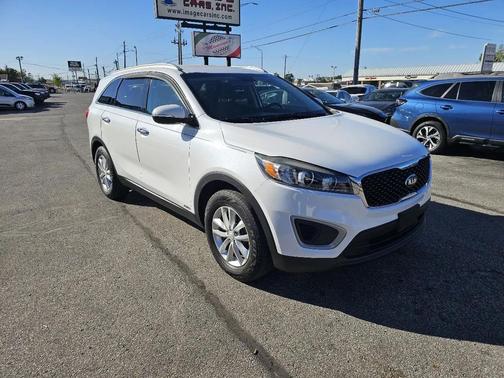 Snow White Pearl 2017 Kia Sorento LX