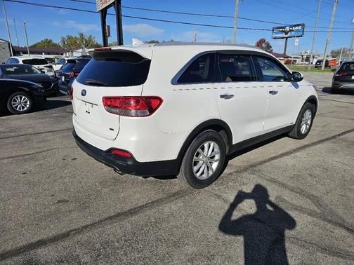 Snow White Pearl 2017 Kia Sorento LX