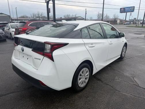 Super White 2021 Toyota Prius LE