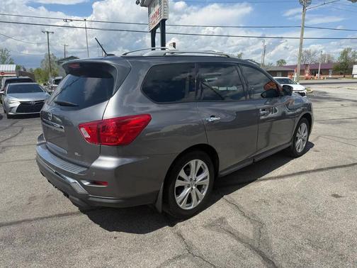 Gun Metallic 2018 Nissan Pathfinder SL