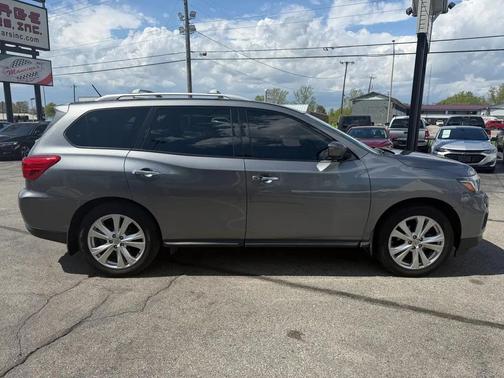 Gun Metallic 2018 Nissan Pathfinder SL