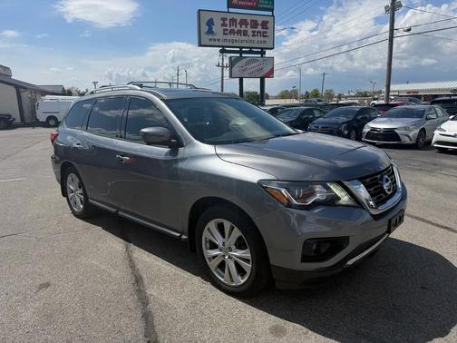 Gun Metallic 2018 Nissan Pathfinder SL