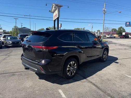 Midnight Black Metallic 2021 Toyota Highlander XLE