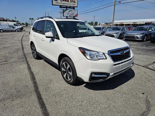 Crystal White Pearl 2018 Subaru Forester 2.5i Premium