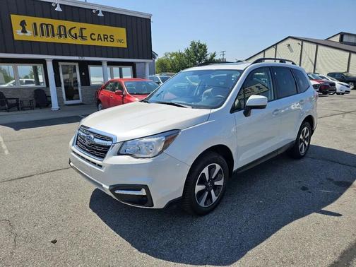 Crystal White Pearl 2018 Subaru Forester 2.5i Premium