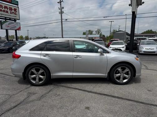 Classic Silver Metallic 2012 Toyota Venza Limited