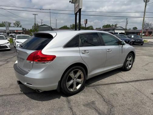 Classic Silver Metallic 2012 Toyota Venza Limited
