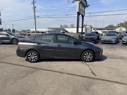 Magnetic Gray Metallic 2019 Toyota Prius LE