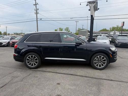 Ink Blue Metallic 2017 Audi Q7 3.0T Premium