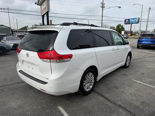 Pearl White 2012 Toyota Sienna XLE