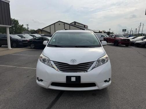 Pearl White 2012 Toyota Sienna XLE