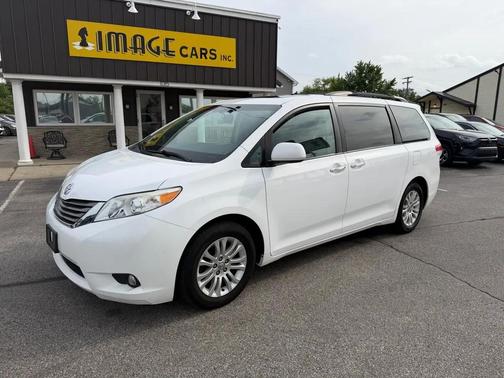 Pearl White 2012 Toyota Sienna XLE