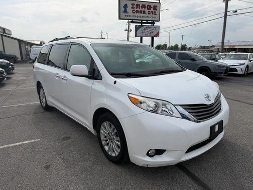 Pearl White 2012 Toyota Sienna XLE