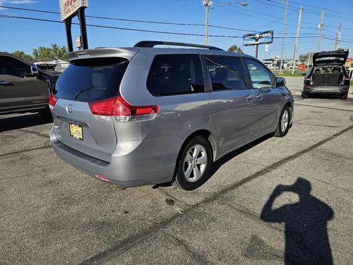 Silver Sky Metallic 2014 Toyota Sienna LE