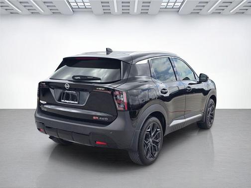 Super Black 2025 Nissan Kicks SR
