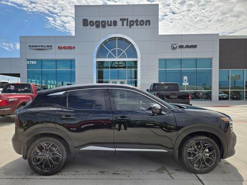 Super Black 2025 Nissan Kicks SR