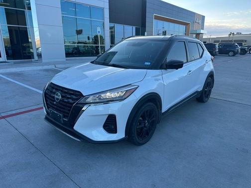 2022 Nissan Kicks SR