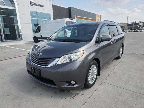2013 Toyota Sienna XLE