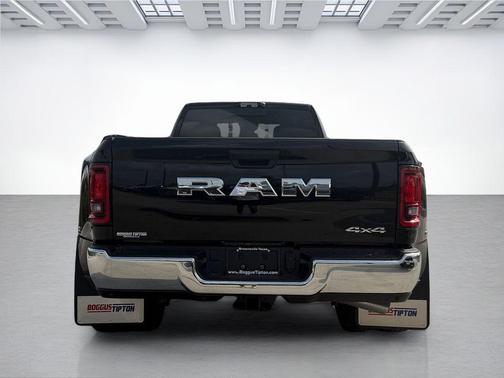 Diamond Black Crystal Pearlcoat 2026 RAM 3500 Tradesman Crew Cab 4x4 8' Box