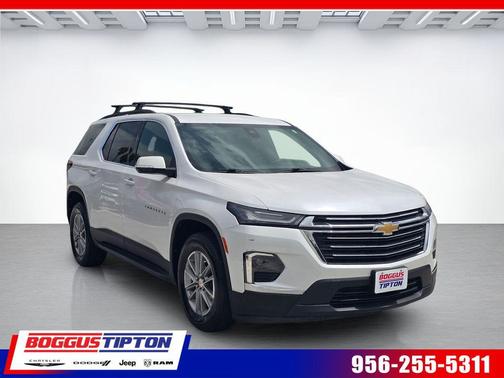 Iridescent Pearl Tricoat 2023 Chevrolet Traverse LT Cloth