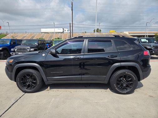 Diamond Black Crystal Pearlcoat 2019 Jeep Cherokee Trailhawk Elite
