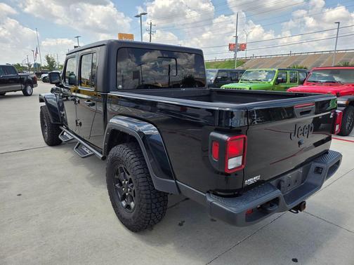 Black Clearcoat 2022 Jeep Gladiator Willys 4x4