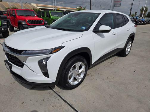 Summit White 2024 Chevrolet Trax LS