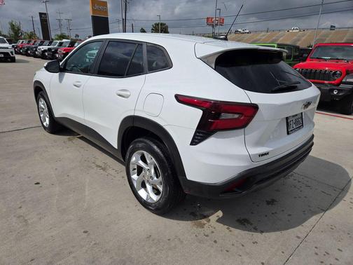 Summit White 2024 Chevrolet Trax LS