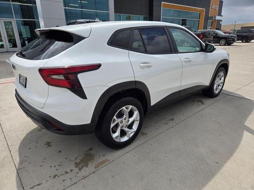 Summit White 2024 Chevrolet Trax LS