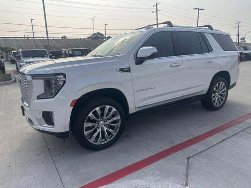 White Frost Tricoat 2024 GMC Yukon Denali